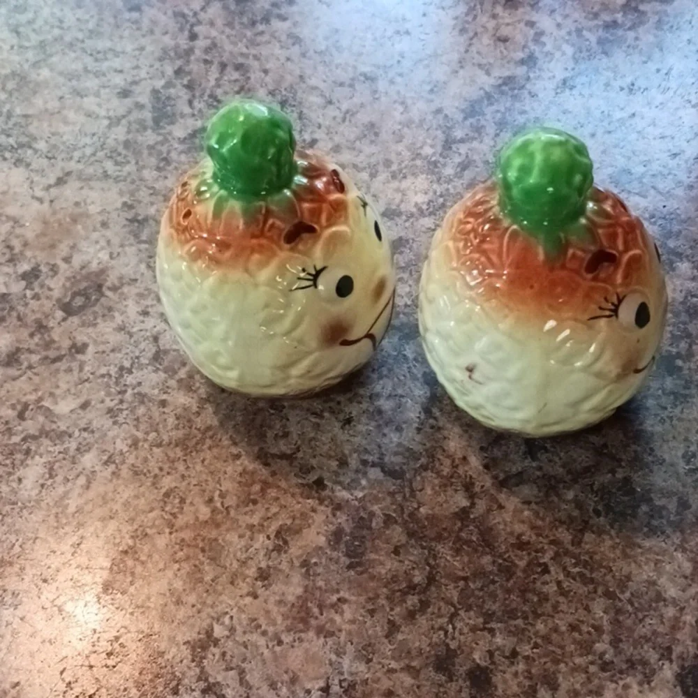 VINTAGE Smiley Pineapple Salt & Pepper Shaker Set